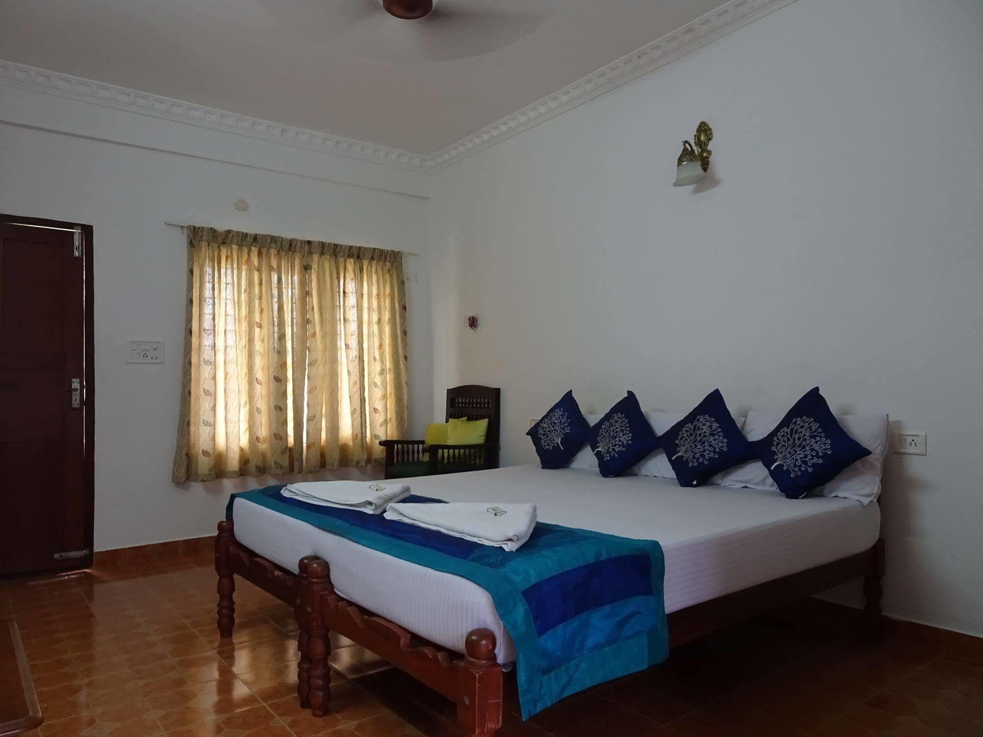 Bed and Breakfast Cosy Regency à Alappuzha Extérieur photo
